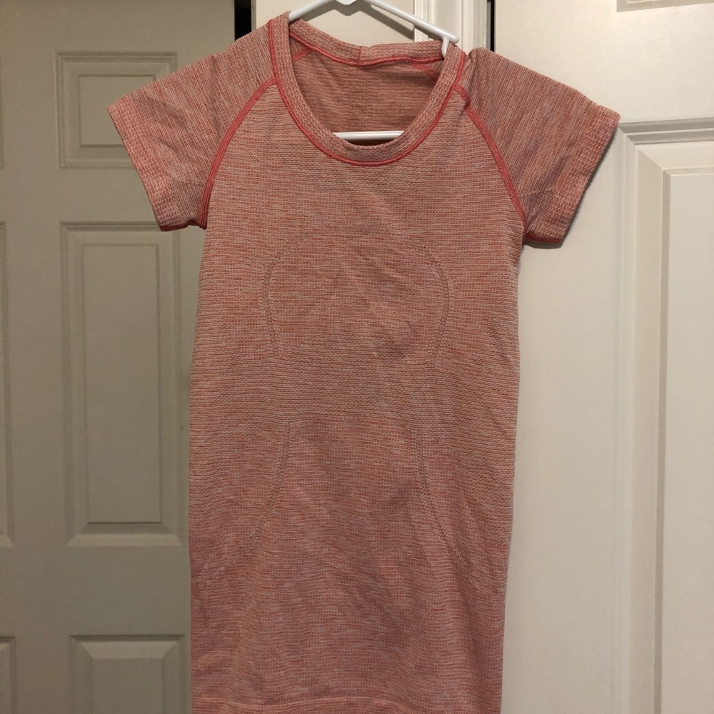 LULU LEMON Tshirt